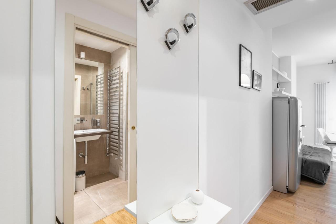 Easylife - Sofisticato Monolocale Con Terrazzino Nel Cuore Di Porta Venezia Милано Екстериор снимка